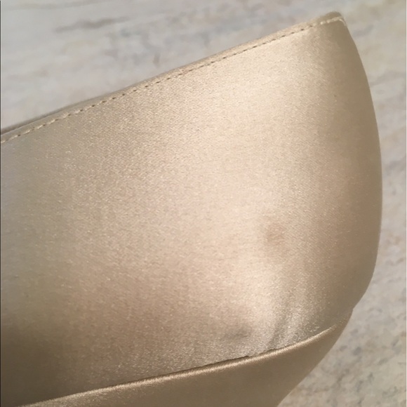 Stuart Weitzman Silk Kitten Heal Pump - Picture 7 of 14